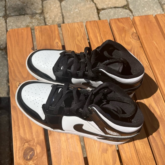 Air Jordan Sneakers - Picture 3 of 11